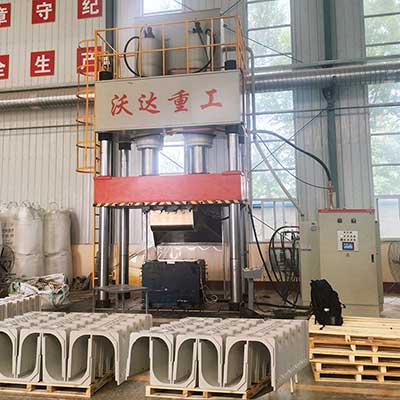u型(xíng)排水溝成型液(yè)壓機_800噸雙缸四柱液壓機