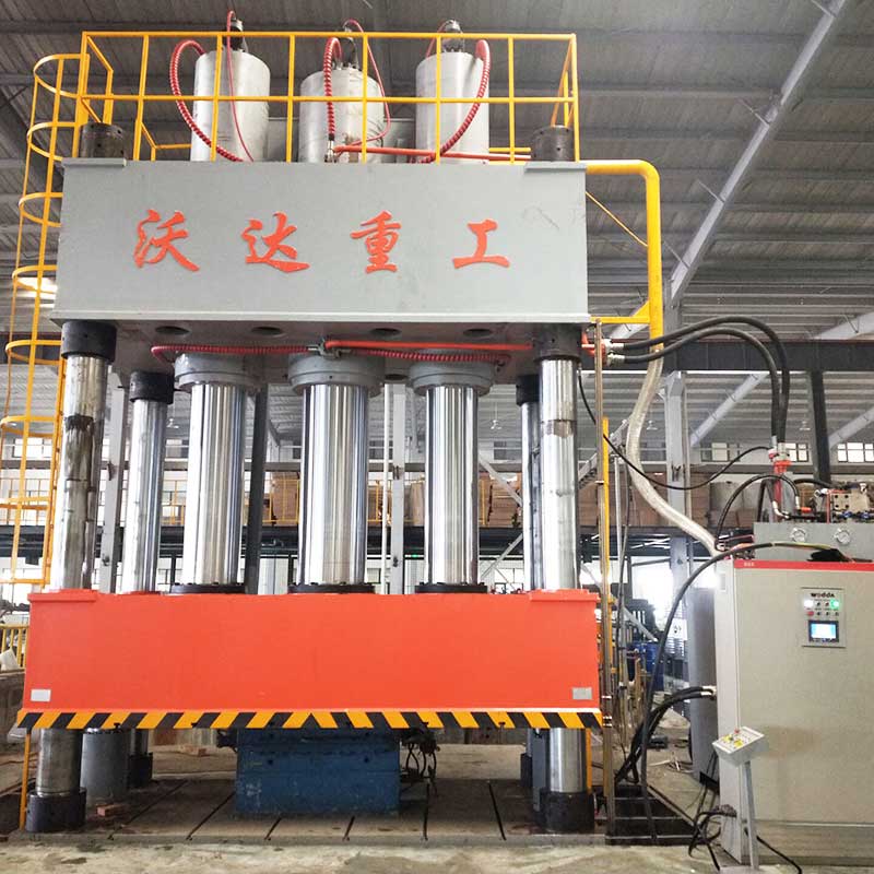 2000噸四(sì)柱液(yè)壓機(jī)