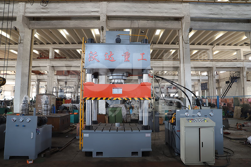 四柱液(yè)壓機