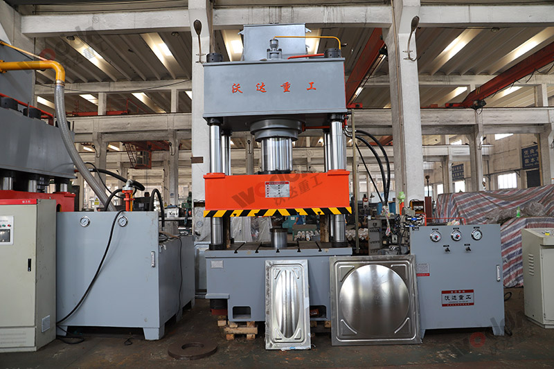 不鏽鋼水箱闆成型液壓機(jī)