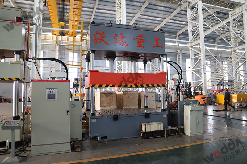 200噸汽(qì)車門闆(pǎn)成型機(jī)