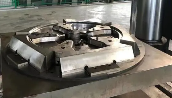 汽車(chē)輪(lún)毂模具