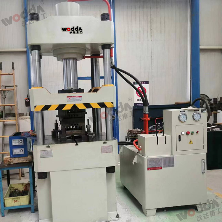 100噸壓(yā)塑料(liào)電器殼成型液(yè)壓機(jī)