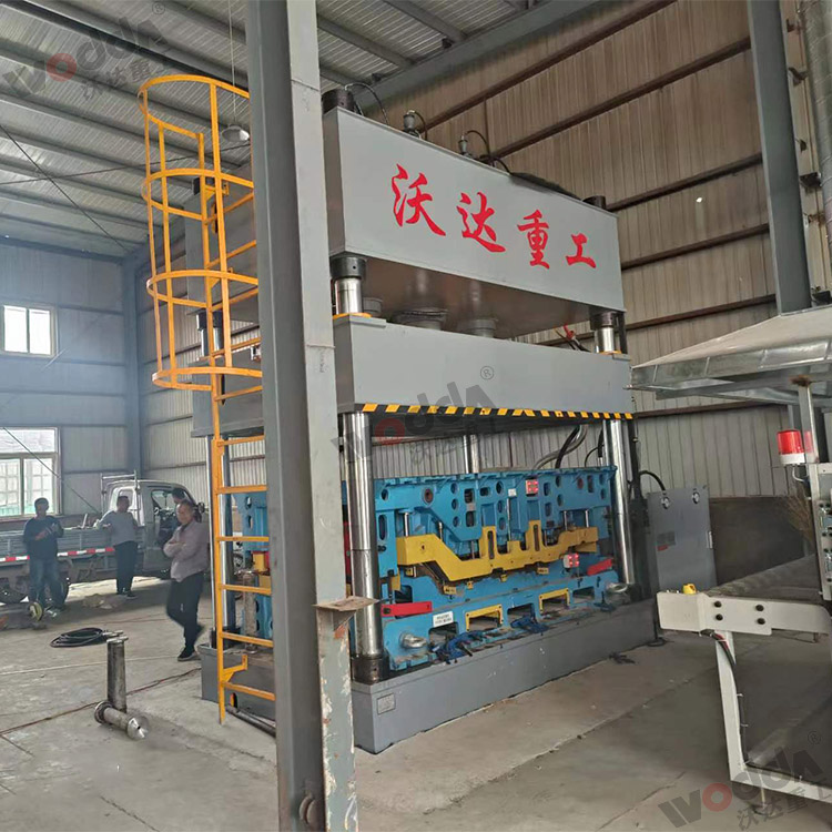 315噸(dūn)汽車(chē)内飾(shì)件液(yè)壓機（圖3）.jpg