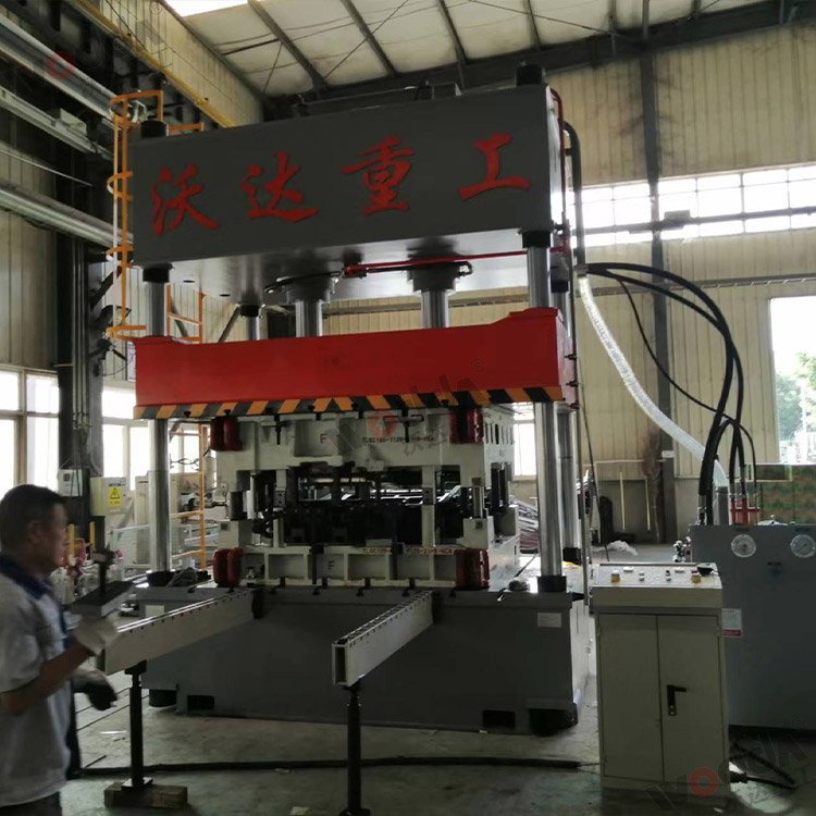 200噸汽車内飾(shì)件（門闆）液壓機(jī)（圖1）