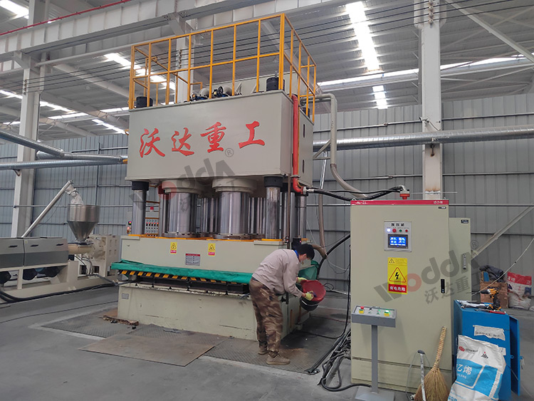 1250噸壓(yā)濾機濾闆成型液壓(yā)機（圖2）