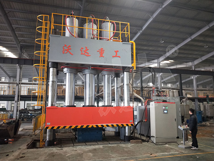 2000噸smc汽車配(pèi)件(jiàn)液(yè)壓機