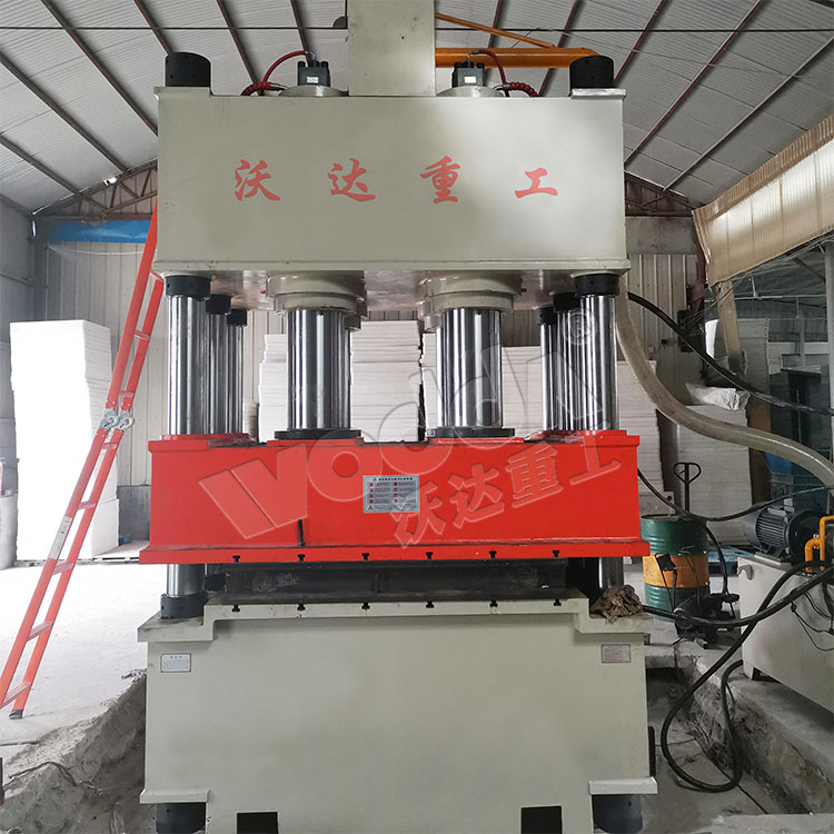 1000噸壓濾機濾闆(pǎn)成型液壓機