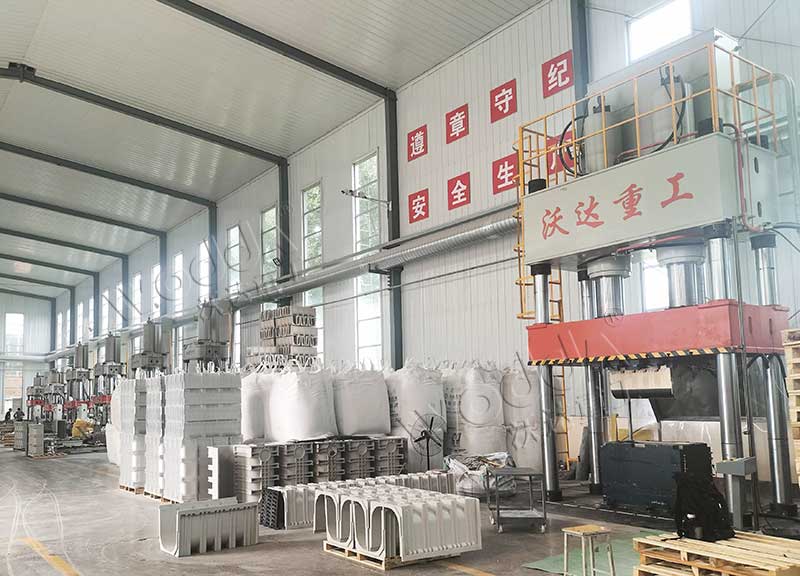 800噸(dūn)雙缸四(sì)柱液壓(yā)機