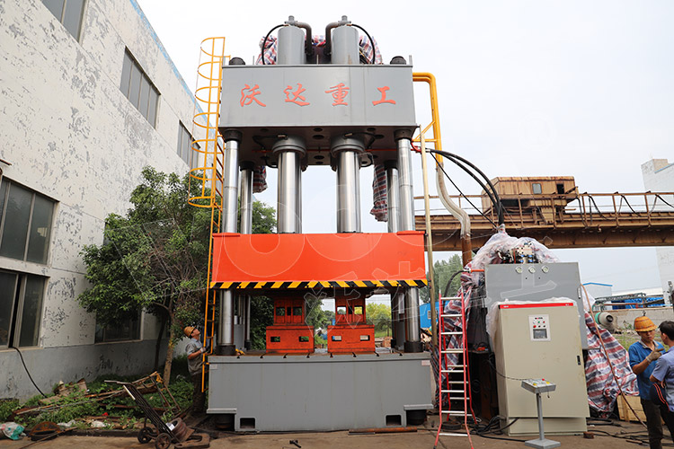 2000噸玻(bō)璃鋼(gāng)風機模壓(yā)成型液壓機