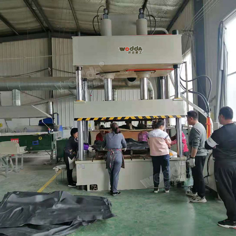200噸汽(qì)車腳墊熱壓成(chéng)型液壓(yā)機(jī)