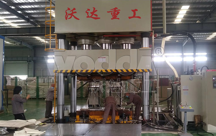 1500噸玻璃鋼電纜橋架(jià)成型(xíng)液壓(yā)機(jī)