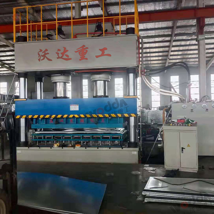 1000噸不鏽鋼水箱(xiāng)成型液壓(yā)機