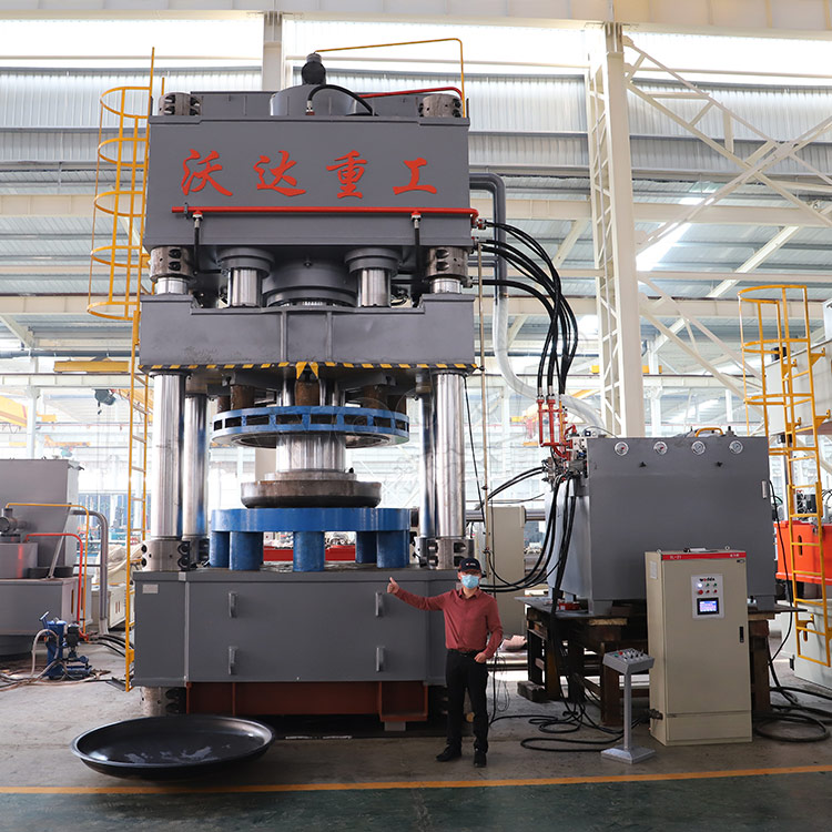 客(kè)戶試(shì)機3000噸封頭(tóu)液壓(yā)機