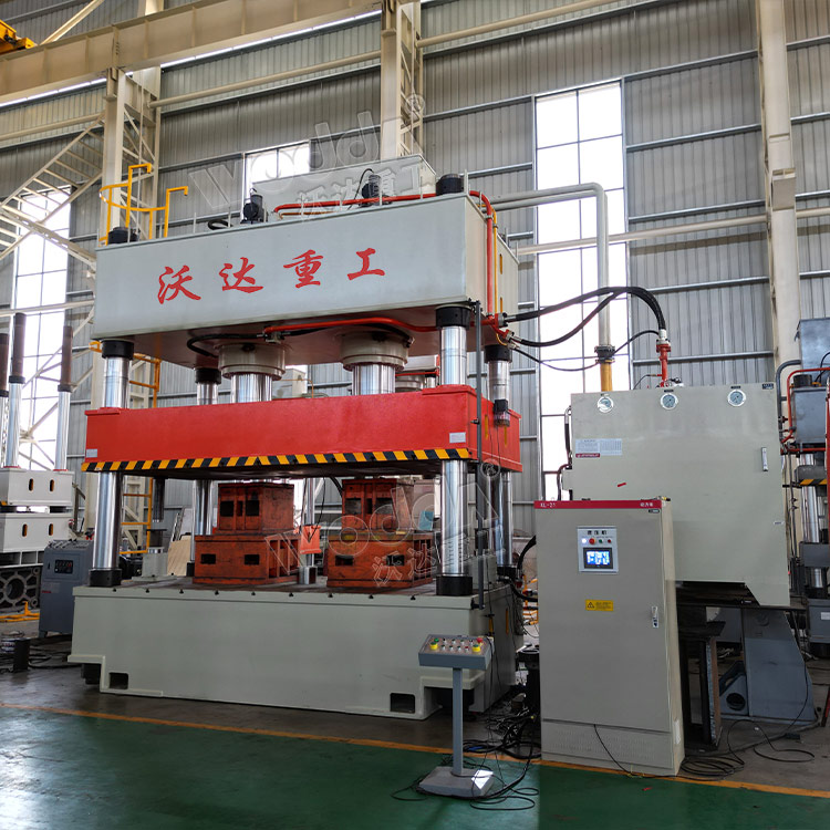 1000噸smc玻璃鋼(gāng)水箱成(chéng)型(xíng)液(yè)壓機