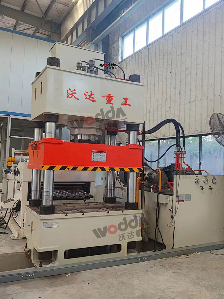 液壓墊500噸四柱(zhù)液壓機