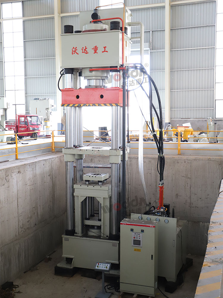 800噸四梁(liáng)四柱液壓(yā)機