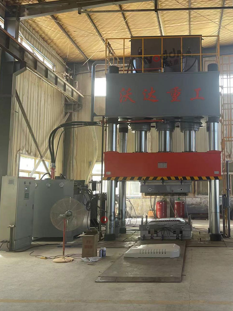 1500噸汽車覆蓋件模壓成型(xíng)液壓(yā)機