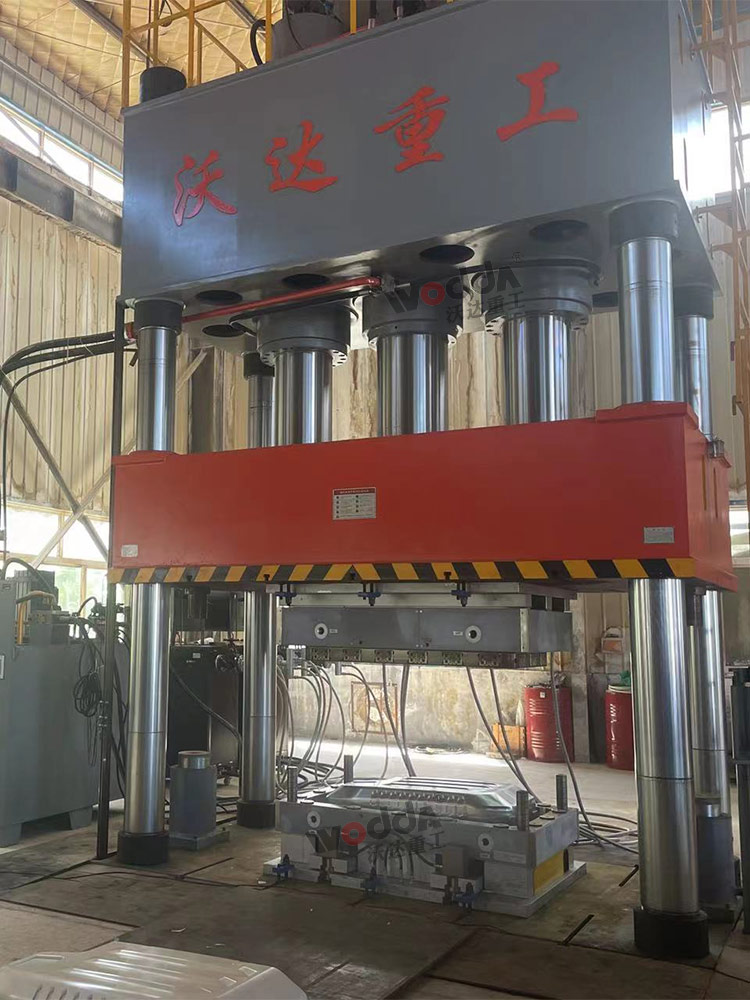 1500噸汽(qì)車配件成(chéng)型液(yè)壓機(jī)客戶現場(chǎng)